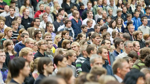 Studenten bei der Immatrikulation