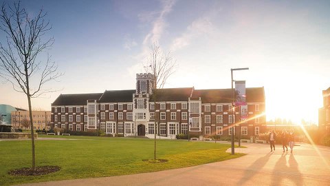 Außenaufnahme der Loughborough University