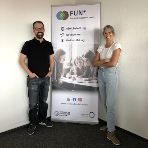 Kachina Barmbold und Jochen Richter vor dem Roll-Up des FUN  