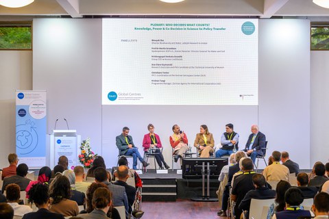 ABCD-Centre Session "Who decides what counts? Knowledge, Power & Co-Decision in Science-to-Policy Transfer"