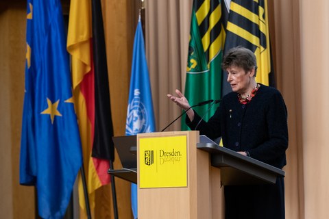 Dr. Angela Kane als Gast beim UN Tag 2022 im Dresdner Rathaus