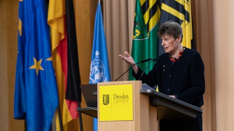 Dr. Angela Kane als Gast beim UN Tag 2022 im Dresdner Rathaus