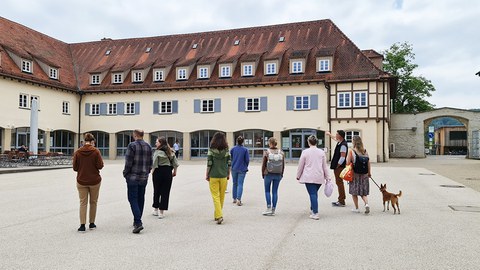 Projektgruppen auf Rundgang an der HS Rottenburg