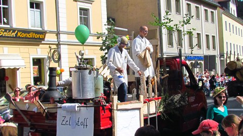 Festumzugswagen des Instituts für Pflanzen- und Holzchmie