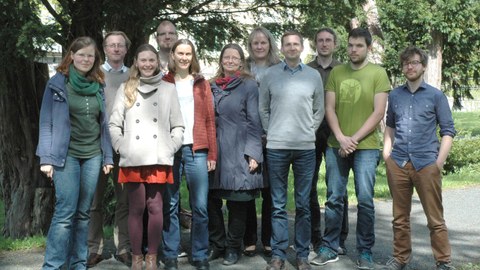 Das Foto zeigt die elf Mitarbeiter der Professur für Biodiversität und Naturschutz