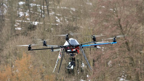 Oktokopter im Flug