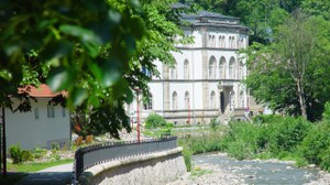 Altbau, Pienner Straße 8