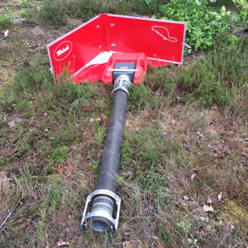 Mobile “beaver” dam to retain water from a small stream