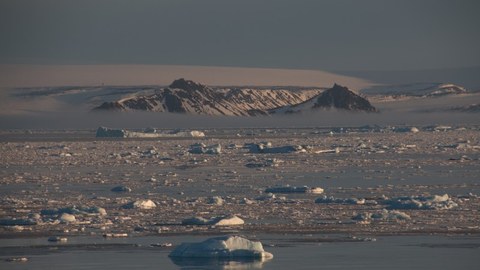 Blick von der Polarstern auf das antarktische Festland