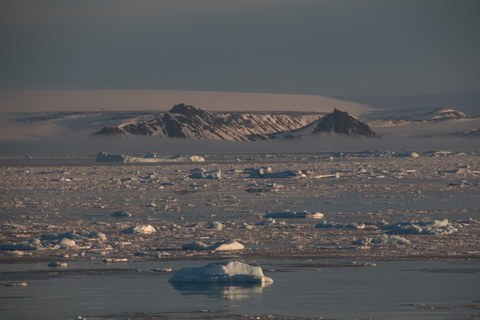 Blick von der Polarstern auf das antarktische Festland