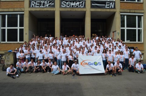 Teilnehmer-Gruppenbild der Konferenz der Geodäsiestudierenden in Karlsruhe im Sommer 2023