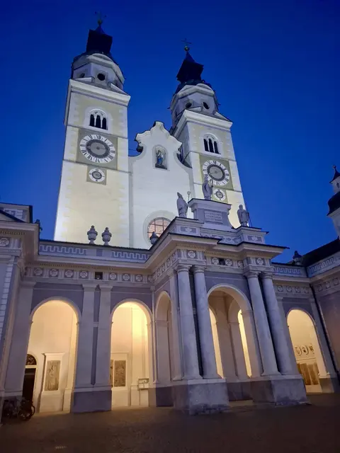 Dom zu Brixen bei Abend