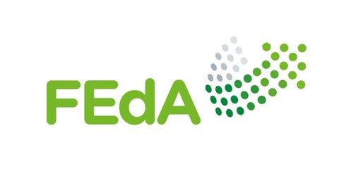 Logo der Forschungsinitiative FEdA als Schriftzug und ein Pfeil mit Punkten dargestellt, alles in grün