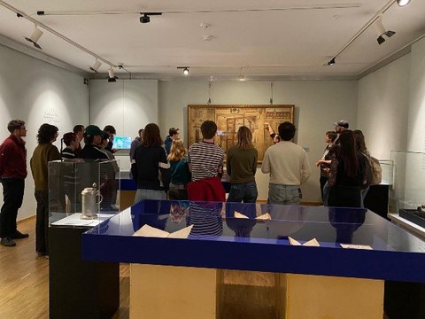 Fuehrung durch Ausstellung