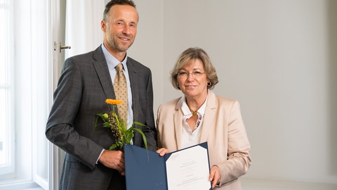 Feierliche Überreichung der Berufungsurkunde