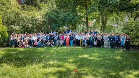 Gruppenbild aller Teilnehmenden des 74. DKK