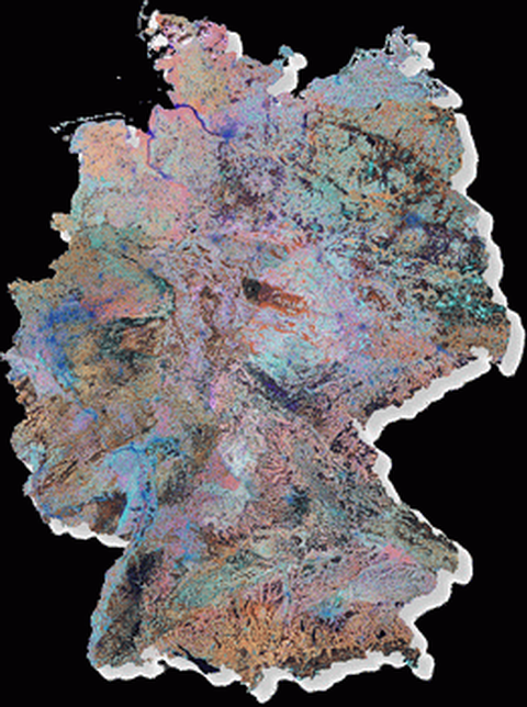 Abb. 7-11: Bildmosaik Deutschlands zusammengesetzt
aus 31 Aufnahmen des LANDSAT TM 
Copyright © 2000, German AerospaceCenter (DLR)