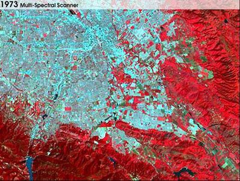 Abb. 8-4: Entwicklung der Stadtregion San Jose  Copyright © Nasa Visible Earth