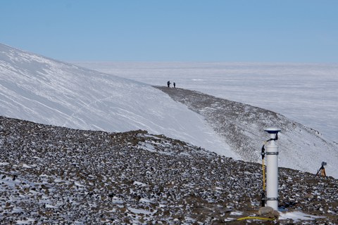 permanent GNSS station Gaussberg