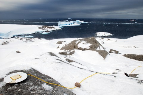 GNSS campaign site Pine Island Bay