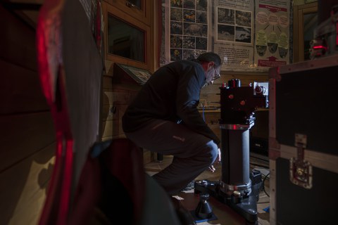 Setting up the FG5 absolute gravimeter at the Estancia Helsingfors measuring point.