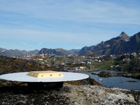 GPS-Messpunkt in Sisimiut, der zweitgrößten Stadt in Grönland