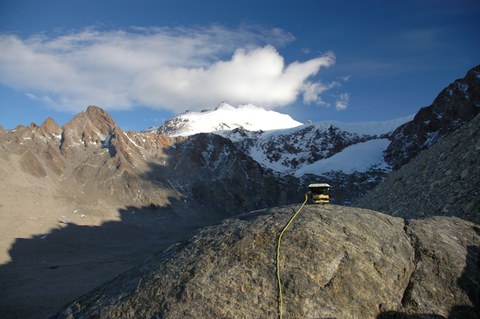 GNSS-Station im Wohlthatmassiv, östliches Dronning-Maud-Land, Ostantarktis