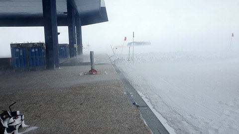 Sturm mit Drift an der Neumayer-Station