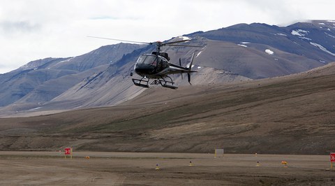 Ankunft Helikopter in Nerlerit Inaat (Constable Pynt)