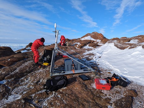 GNSS-Watson-Bluff_Set-up-of-Structure