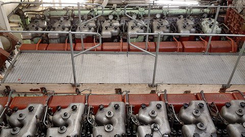 48_View-at-two-main-engines