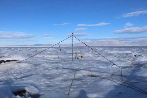 GNSS Station auf dem Nioghalvfjerdsbrae