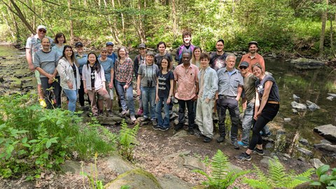 Gruppenbild der Arbeitsgruppe Limnologie in der Natur