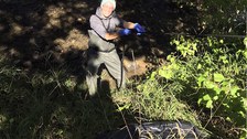 Projektpartner bei Wasserprobenahme