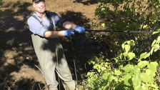 Projektpartner bei Wasserprobenahme