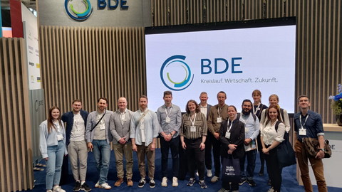 Alumni des Studienganges Abfall- und Kreislaufwirtschaft des IAK auf der IFAT im Mai 2026
