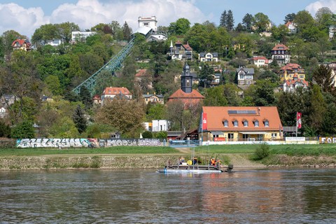 Taufe des Floßes am Elbufer PIR am 3. Mai 2022