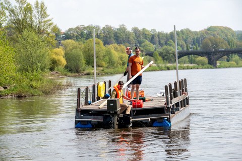 Taufe des Floßes am Elbufer PIR am 3. Mai 2022