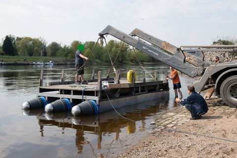 Taufe des Floßes am Elbufer PIR am 3. Mai 2022