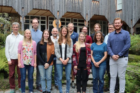 Jungforscher nehmen Gewässer im Bayerischen Wald unter die Lupe