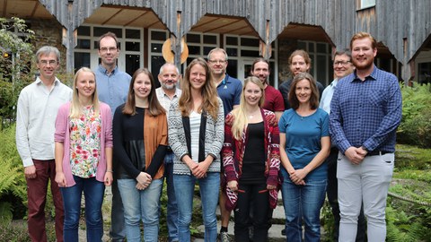 Jungforscher nehmen Gewässer im Bayerischen Wald unter die Lupe
