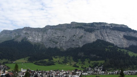 Abrisskante des Flimser Bergsturzes