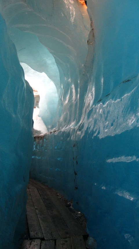 Eisgrotte im Rhonegletscher