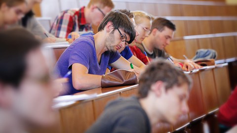 Studierende im Hörsaal