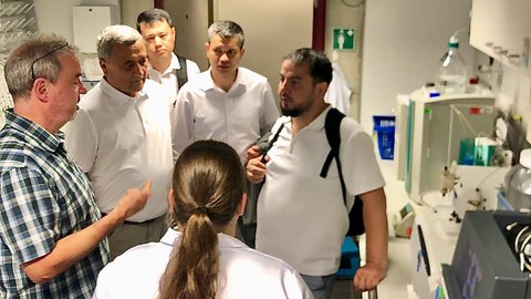 Visit UZ delegation - lab