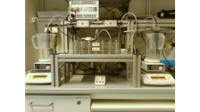 Versuchsanordnung mit einer Testzelle für Flachmembranen (Nanofiltration, Vorwärts- und Umkehrosmose)