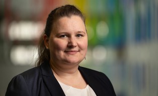 Foto. Porträt von Linda Schuster