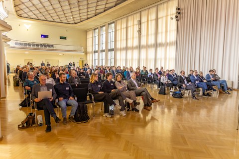 Dülfersaal mit den Teilnehmer:innen