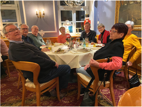 Die Gruppe beim Abendessen im Coselpalais