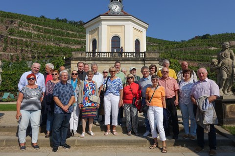 Gruppenfoto der ehemaligen Seminargruppe bei Schloss Wackerbarth